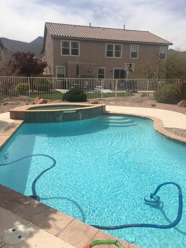 Building Photo - 4BDR/ 3BTH Lone Mountain Home Available Fo...