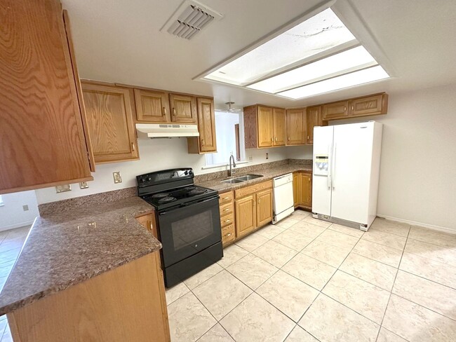 Building Photo - Charming 3-Bedroom Pool Home on a Quiet Cul-de-Sac in Rosemont