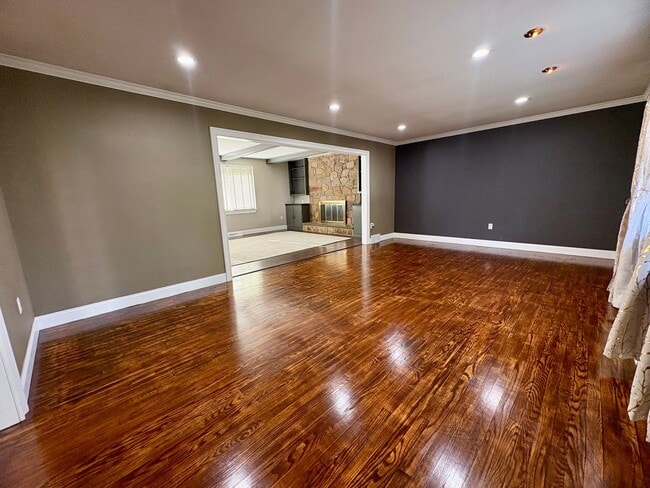 Building Photo - 4 Bedroom Single Family Home Available in ...