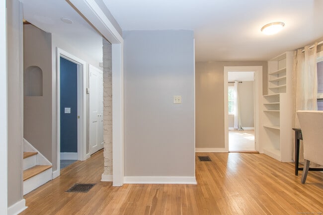 Building Photo - 211 New Canaan Rd