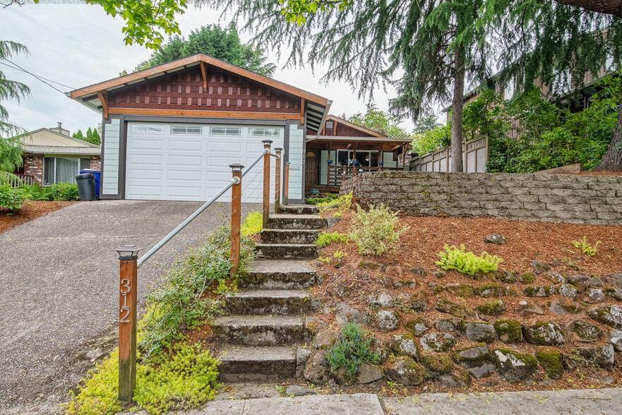 Building Photo - 312 S Nebraska St