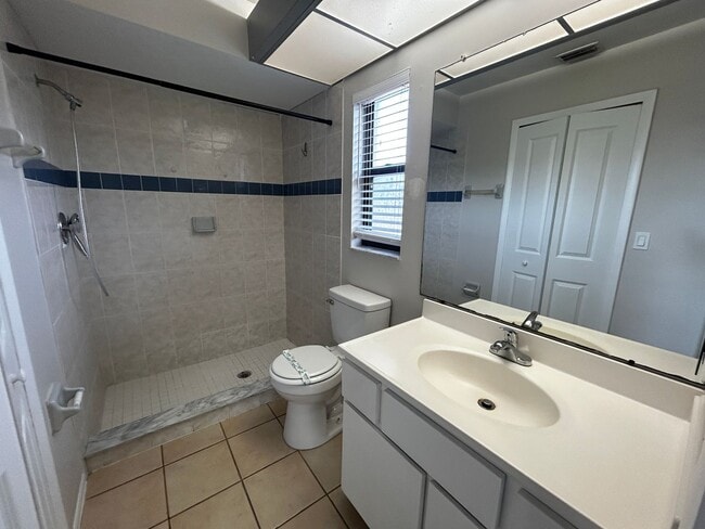 Building Photo - 3307 SW 11th Pl