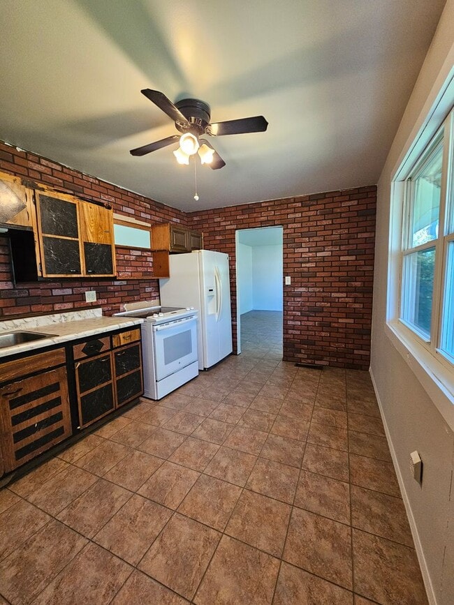 Building Photo - 3 BED | 1 BATH | SINGLE-LEVEL HOME | NORTH