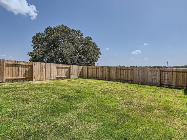 Building Photo - 512 Dayspring Cv