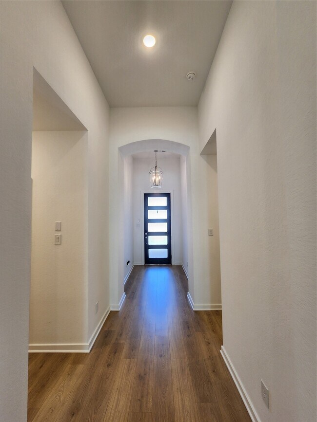 Building Photo - 24823 Hibiscus Gdn Wy