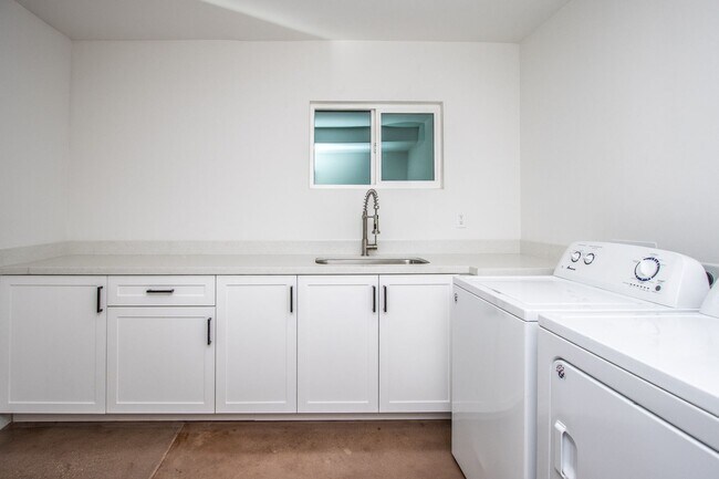 Building Photo - Biltmore District Luxury – 3 month leases avaialble 2,795.00