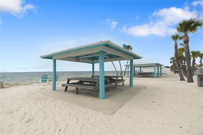 Building Photo - 5008 S Shore Dr
