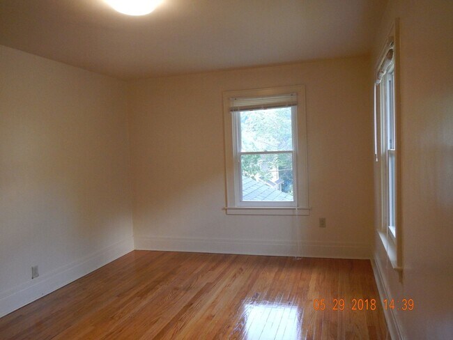 Building Photo - 210 Clarke St