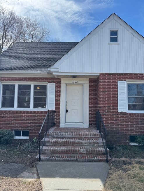 Building Photo - 1302 Hazel St