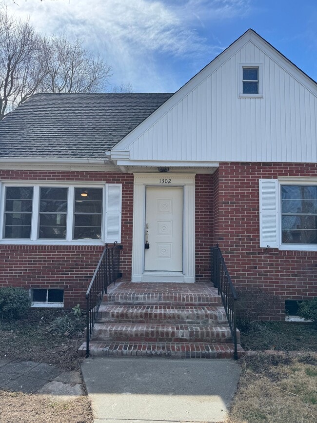 Building Photo - 1302 Hazel St