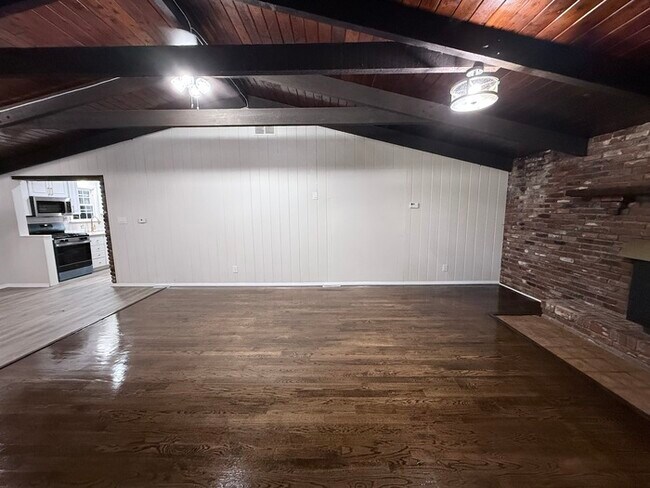 Building Photo - 226 S Moore Ave