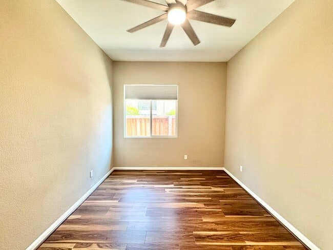 Building Photo - Stunning 3-bedroom 3-bathroom home in Yank...