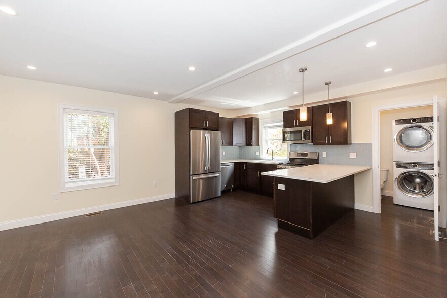 Building Photo - 59 Catherine St