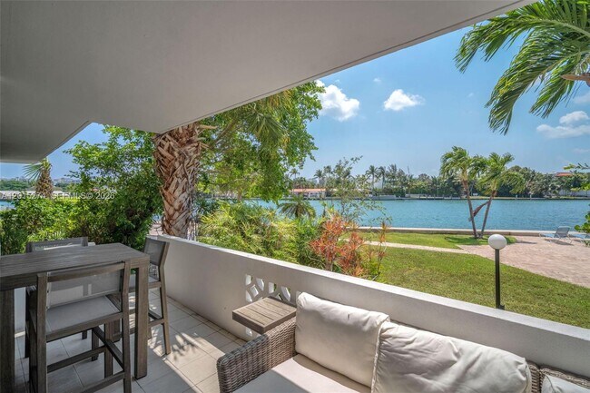 Building Photo - 9101 E Bay Harbor Dr