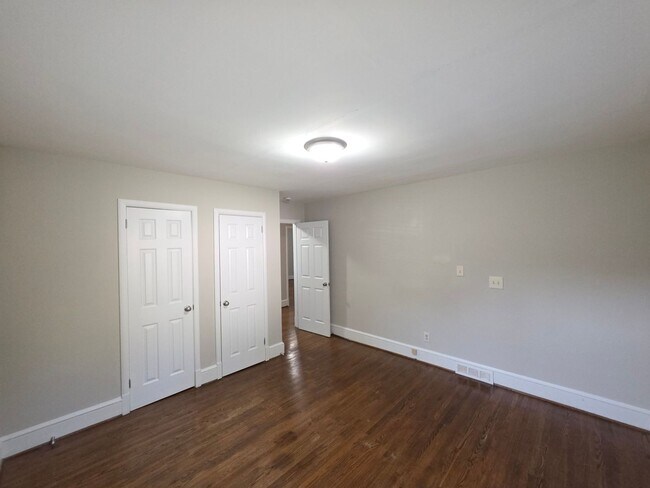 Building Photo - 4134 Sheridan Dr