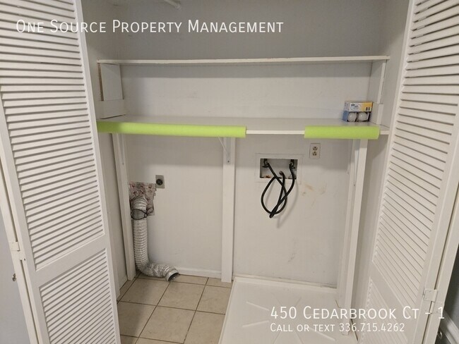 Building Photo - 450 Cedarbrook Ct