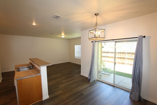 Building Photo - 3BR/2.5BA Townhome in Bellemont | Fenced Yard + 2-Car Garage