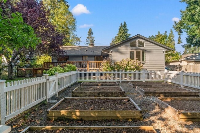 Building Photo - Spacious rambler-style 4 bed 2 bath house in Edmonds