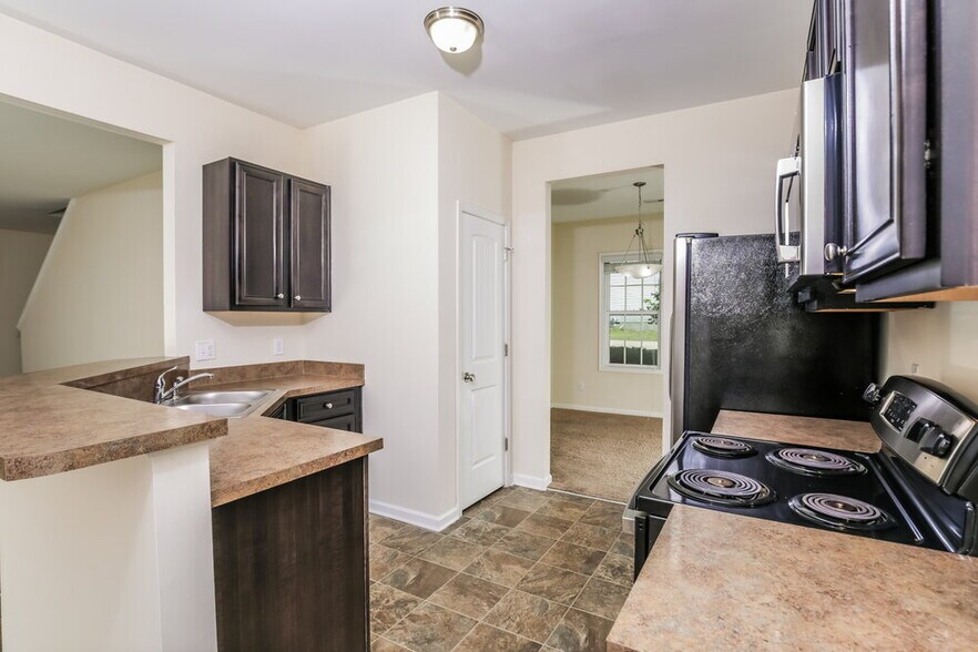 Building Photo - 1301 Braemar Highland Dr