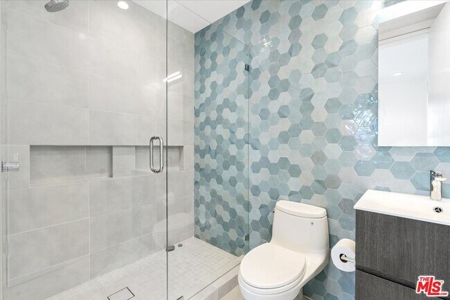 Building Photo - 211 S Valley St