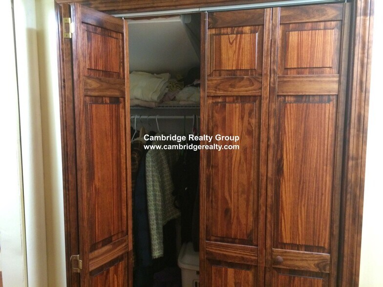 Building Photo - 154 Magazine St