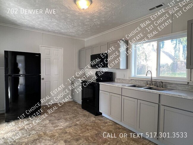 Building Photo - 3-BDR 1-BTH House with New Kitchen & New C...