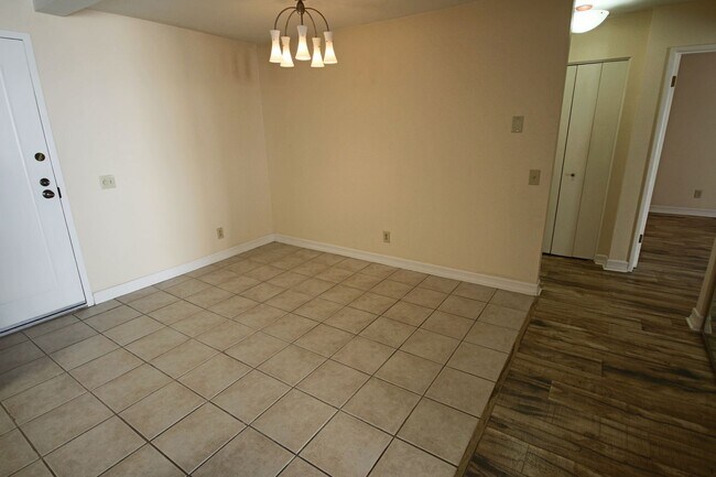 Building Photo - Best Priced 2 Bedroom Condo in the Heart o...