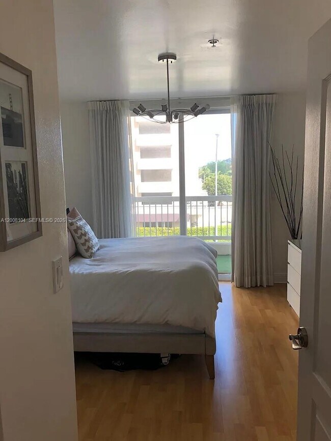 Building Photo - 2400 SW 27th Ave