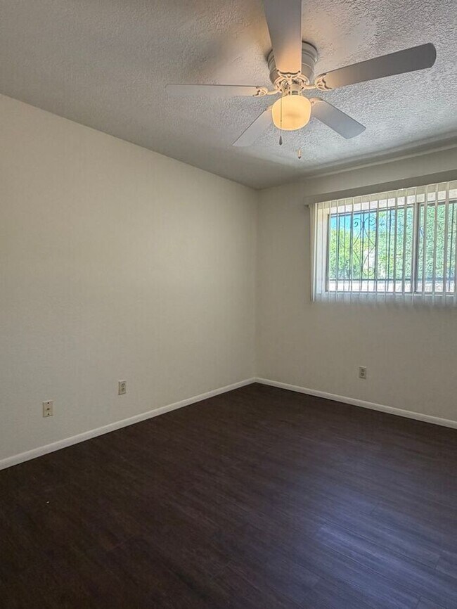 Building Photo - Stylishly Remodeled 2-Bedroom 2 Bath Townhome in Pueblo Villas