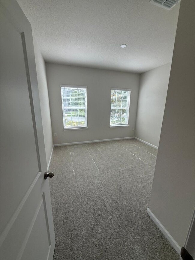 Building Photo - Beautiful 3BR/3BA Home in Creekside