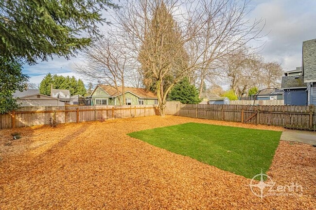 Building Photo - 1216 W 22nd St