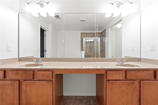 Building Photo - 1709 Caswell Pkwy