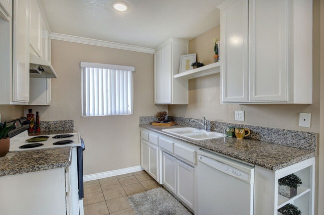 Building Photo - Walnut Grand