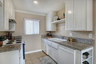 Building Photo - Walnut Grand