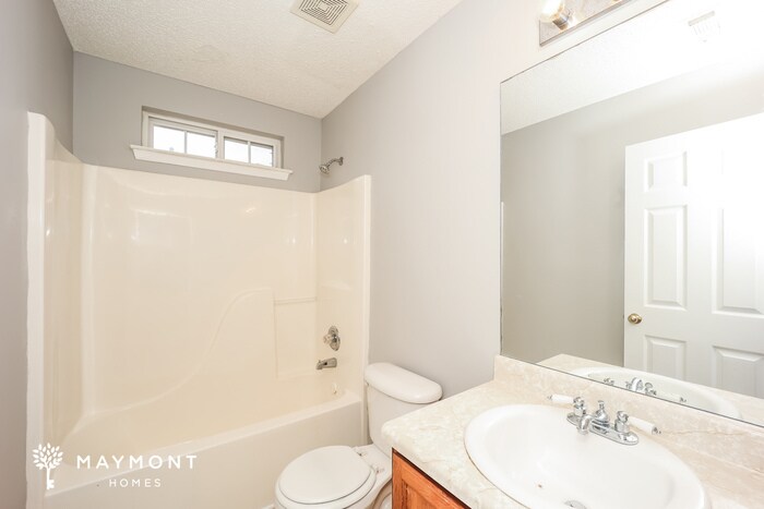 Building Photo - 1601 Hallmark Hills Dr