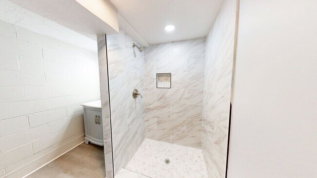 Building Photo - 769 Kettering Rd