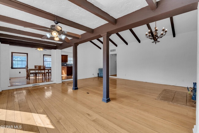 Building Photo - 923 McKelligon Dr