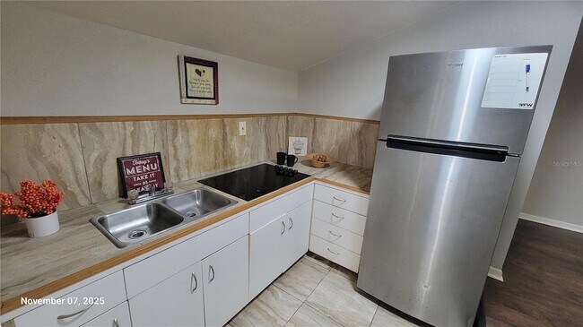 Building Photo - 411 Ave E SE