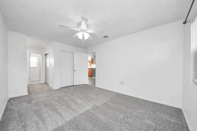 Building Photo - 129 Tarpon St