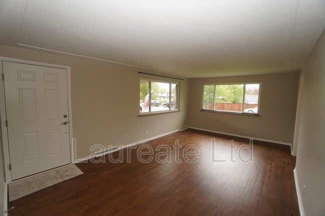 Building Photo - 2258 W Maplewood Ave