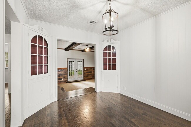 Building Photo - 1045 S Reno Ave