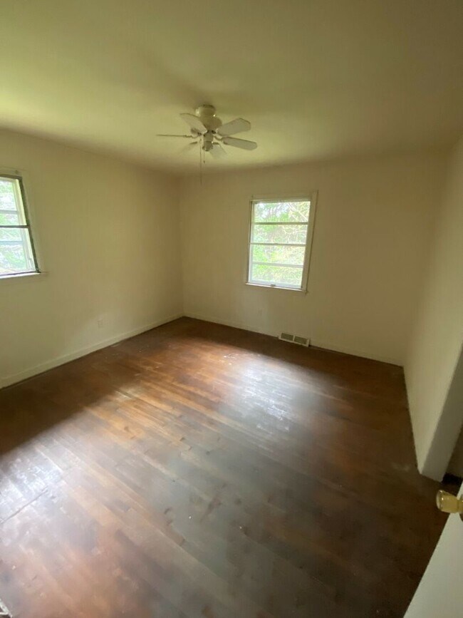 Building Photo - 14533 Idlewild Rd