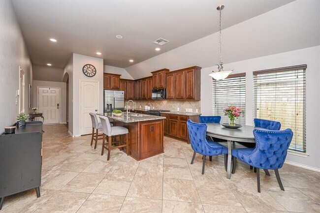 Building Photo - 10911 Overland Trail Dr