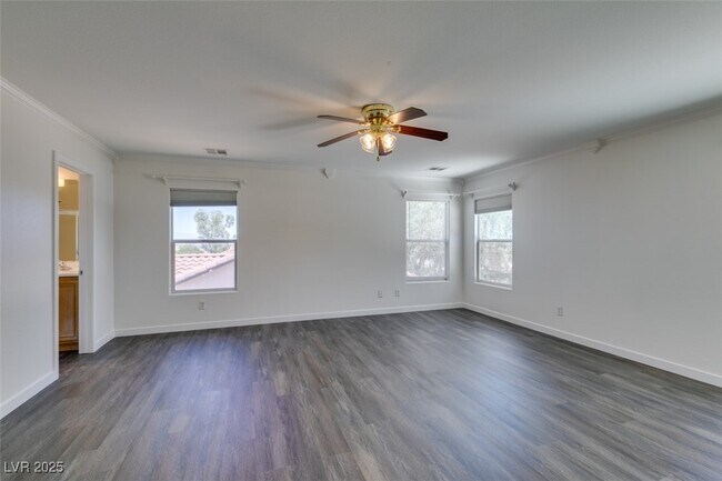 Building Photo - 210 Lynbrook St
