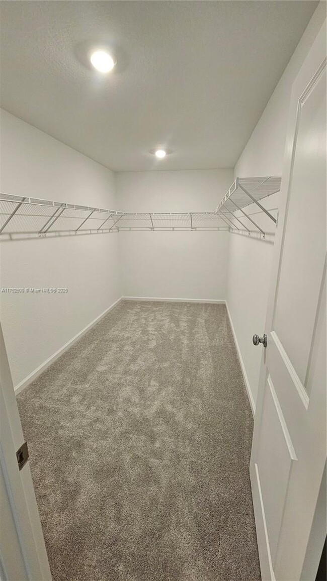 Building Photo - 5986 Pickering Dr