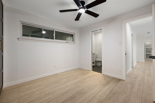 Building Photo - 909 Silber Rd