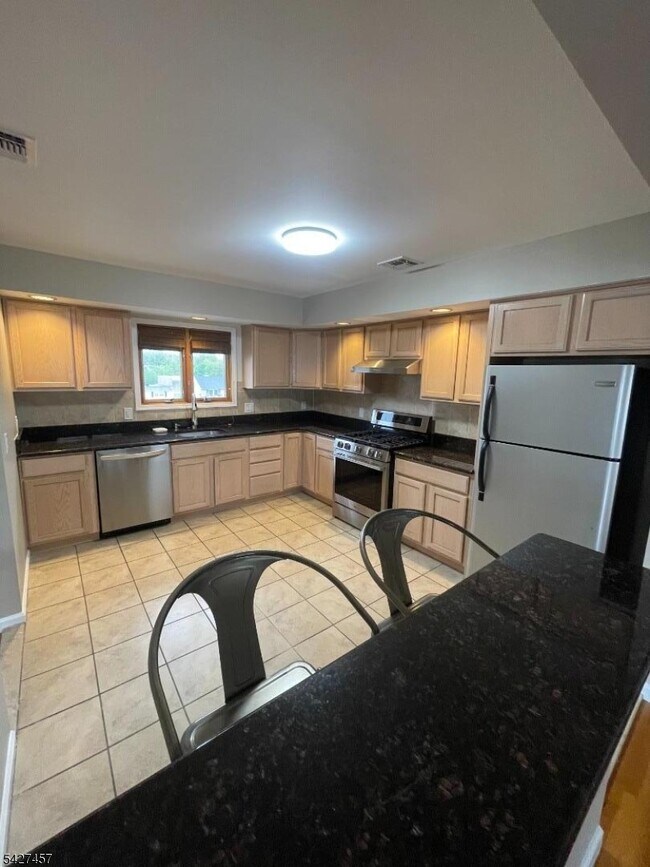 Building Photo - 254 Crystal St