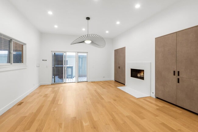 Building Photo - 1618 W Pierce Ave