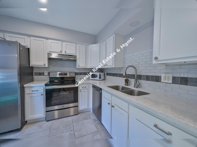 Building Photo - "Stylish 2-Bed Townhouse with Granite Touches & 2.5 Baths in Tucson – 1256 Sq Ft of Comfort!"