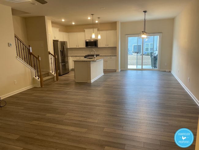 Building Photo - 222 White Oak Ridge Dr